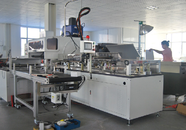 全自动精品盒组装机